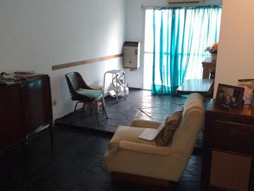 Excelente PH al frente,3 ambientes con patio.Apto crédito.