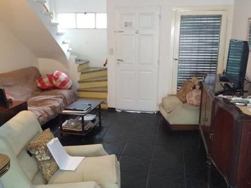 Excelente PH al frente,3 ambientes con patio.Apto crédito.