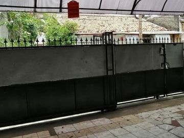 Rumah kemanggisan,perlu renov,hadap timur,harga 3,5M nego