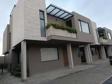 CASAS VENTA METEPEC ZONA DORADA  ULTIMAS 4 CASAS SALIDA RAPIDA CDMX  A UNOS PASOS DE ALIANZA FRANCESA E IMCP