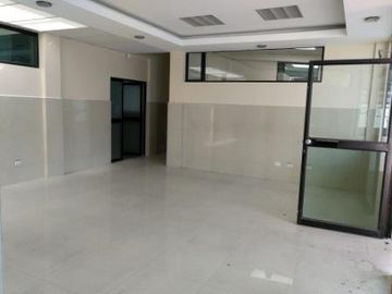 ARRIENDO OFICINA COMERCIAL, CENTRO NORTE DE QUITO