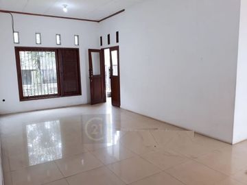 Rumah Berhalaman Luas 4 Kamar Tidur di Bukit Nusa Indah Serua Ciputat 5259