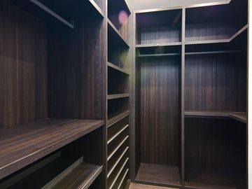 Condominio de lujo con terraza, doble altura, dos plantas, bodega, obra de arte,