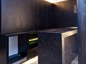 Condominio de lujo con terraza, doble altura, dos plantas, bodega, obra de arte,