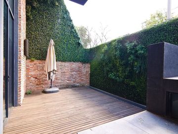 Condominio de lujo con terraza, doble altura, dos plantas, bodega, obra de arte,
