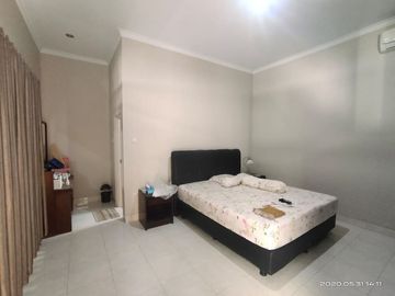 Rumah Jalan Kaliurang Luas 400 Meter Halaman Belakang Lega