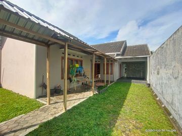 Rumah Jalan Kaliurang Luas 400 Meter Halaman Belakang Lega