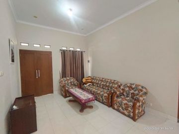 Rumah Jalan Kaliurang Luas 400 Meter Halaman Belakang Lega