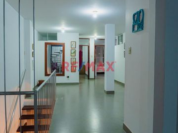Venta Casa 3 Pisos Urb. Soliluz