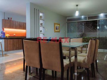 Venta Casa 3 Pisos Urb. Soliluz