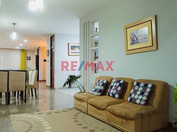 Venta Casa 3 Pisos Urb. Soliluz