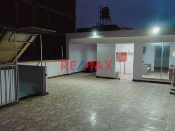 Venta Casa 3 Pisos Urb. Soliluz