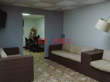 Venta Casa 3 Pisos Urb. Soliluz