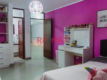 Venta Casa 3 Pisos Urb. Soliluz
