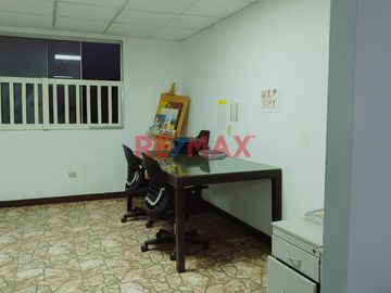 Venta Casa 3 Pisos Urb. Soliluz