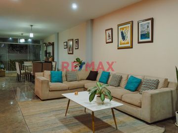 Venta Casa 3 Pisos Urb. Soliluz