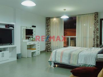 Venta Casa 3 Pisos Urb. Soliluz