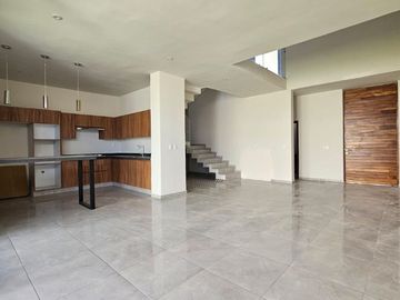 VENTA DE CASA EN COTO PRIVADO CON/ SIN ALBERCA EN COTO PRIVADO EN COLIMA