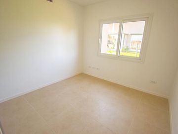CASA A ESTRENAR EN B°CERRADO
