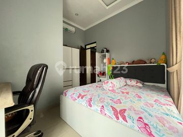 Rumah Full Furnished 3 Lantai Desain Minimalis Modern Siap Huni Dengan Rooftop Cantik