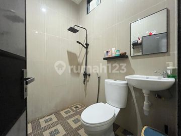 Rumah Full Furnished 3 Lantai Desain Minimalis Modern Siap Huni Dengan Rooftop Cantik