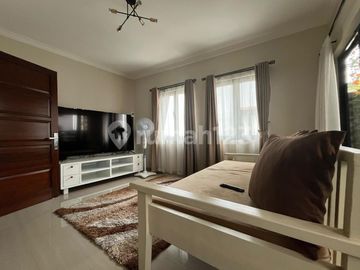 Rumah Full Furnished 3 Lantai Desain Minimalis Modern Siap Huni Dengan Rooftop Cantik