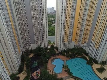 Apartemen Cantik View Pool di Springlake Summarecon Bekasi