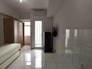Apartemen Cantik View Pool di Springlake Summarecon Bekasi