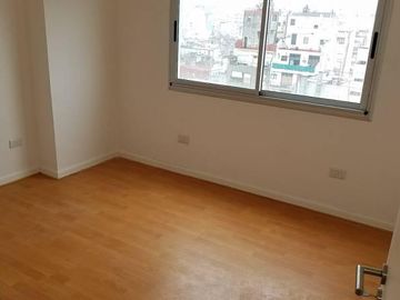 4 Amb c/balcon terraza Luminoso Apto Prof  / Monserrat