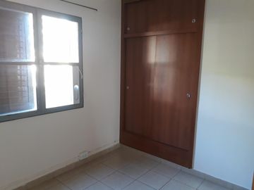DEPARTAMENTO DE 2 DORMITORIOS EN VENTA + COCINA SEPARADA + BALCÓN + BAÑO CON VENTILACIÓN. CON ESCRITURA