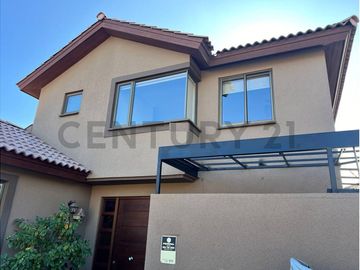 Hermosa casa en Condominio El Remanso de Chicureo