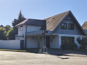 Casa en venta de 4 dorm. en Los Angeles