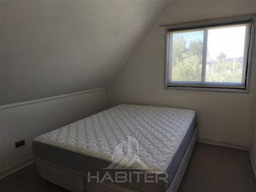 Casa en venta de 4 dorm. en Los Angeles