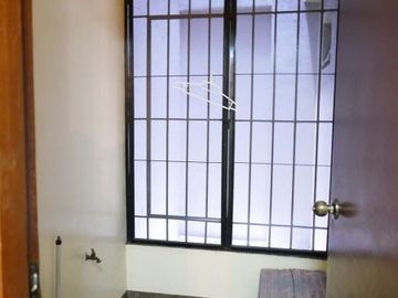 2 BR FOR SALE: GOLFHILL TERRACES QUEZON CITY