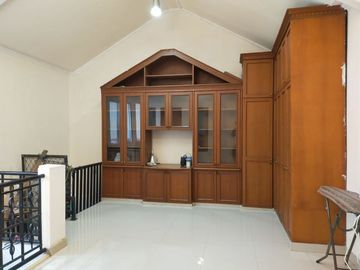 DIJUAL RUMAH BAGUS TERAWAT SIAP HUNI DI TAMAN SEMANAN INDAH JAKARTA