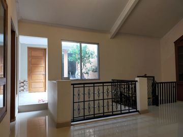 DIJUAL RUMAH BAGUS TERAWAT SIAP HUNI DI TAMAN SEMANAN INDAH JAKARTA