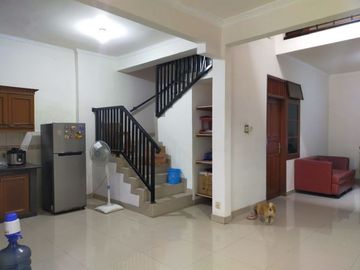 DIJUAL RUMAH BAGUS TERAWAT SIAP HUNI DI TAMAN SEMANAN INDAH JAKARTA