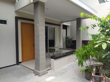 DIJUAL RUMAH BAGUS TERAWAT SIAP HUNI DI TAMAN SEMANAN INDAH JAKARTA