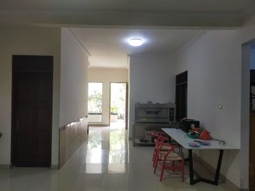 DIJUAL RUMAH BAGUS TERAWAT SIAP HUNI DI TAMAN SEMANAN INDAH JAKARTA