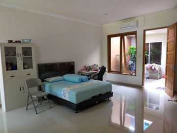DIJUAL RUMAH BAGUS TERAWAT SIAP HUNI DI TAMAN SEMANAN INDAH JAKARTA