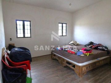 EL SAUZ: EXCELENTE CASA CAMPESTRE DE UNA PLANTA.