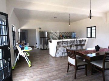 EL SAUZ: EXCELENTE CASA CAMPESTRE DE UNA PLANTA.