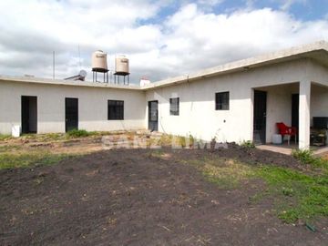 EL SAUZ: EXCELENTE CASA CAMPESTRE DE UNA PLANTA.