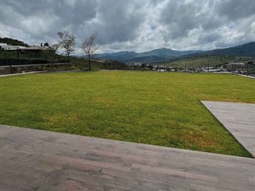 CASA RESIDENCIAL EN VENTA EN EL CLUB DENTRO DEL CAMPO DE TRES MARIAS, MORELIA