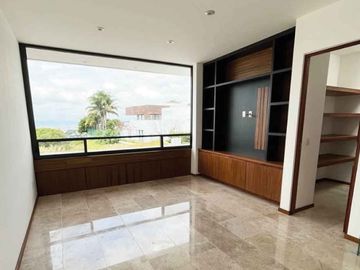 CASA RESIDENCIAL EN VENTA EN EL CLUB DENTRO DEL CAMPO DE TRES MARIAS, MORELIA