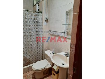 Se vende un acogedor departamento ubicado en el corazón de Chiclayo, en un condominio privilegiado cercano a la Avenida Grau y a pocos minutos de la P
