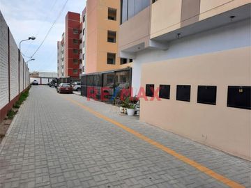 Se vende un acogedor departamento ubicado en el corazón de Chiclayo, en un condominio privilegiado cercano a la Avenida Grau y a pocos minutos de la P