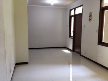 Rumah kota baru parahyangan padalarang dekat cimahi, pasteur bandung