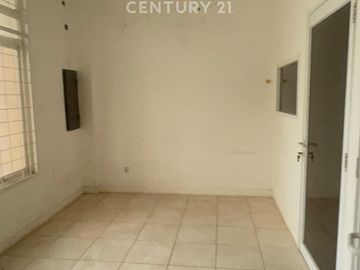 Ruko 3 Lantai, Sangat Strategis Dan Cocok Untuk Segala Usaha