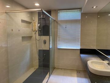 9BR House and Lot for Sale in Marina Baytown, Paranaque City
